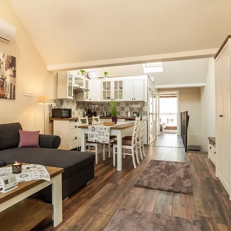 Vitezek Apartman Provance Lakresz *